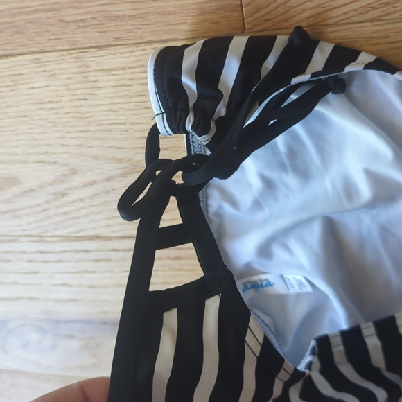 La Vie en Rose Aqua. B&W Striped Side-Tie Brazilian Bikini Bottom. Size Med. - Picture 2 of 6